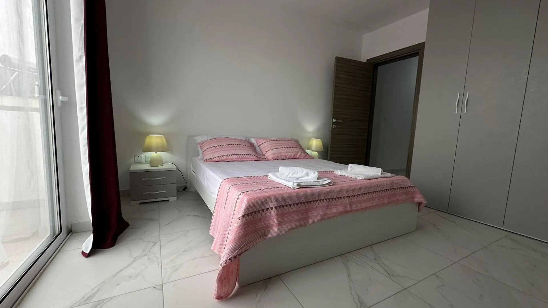 Sunspended Residence Is-Swieqi 0*,  Malta